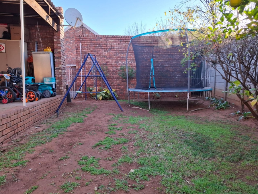 2 Bedroom Property for Sale in Langenhovenpark Free State